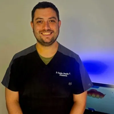 Dr. Bastián Arancibia, ortodoncia e implantología