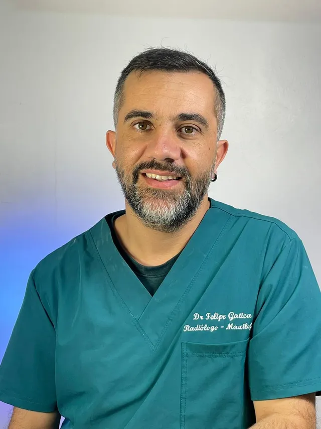 Dr. Felipe Gatica, cirugía oral